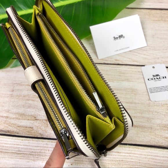 COACH • MULTIFUNCTION WALLET IN COLORBLOCK - Picture 2 of 8